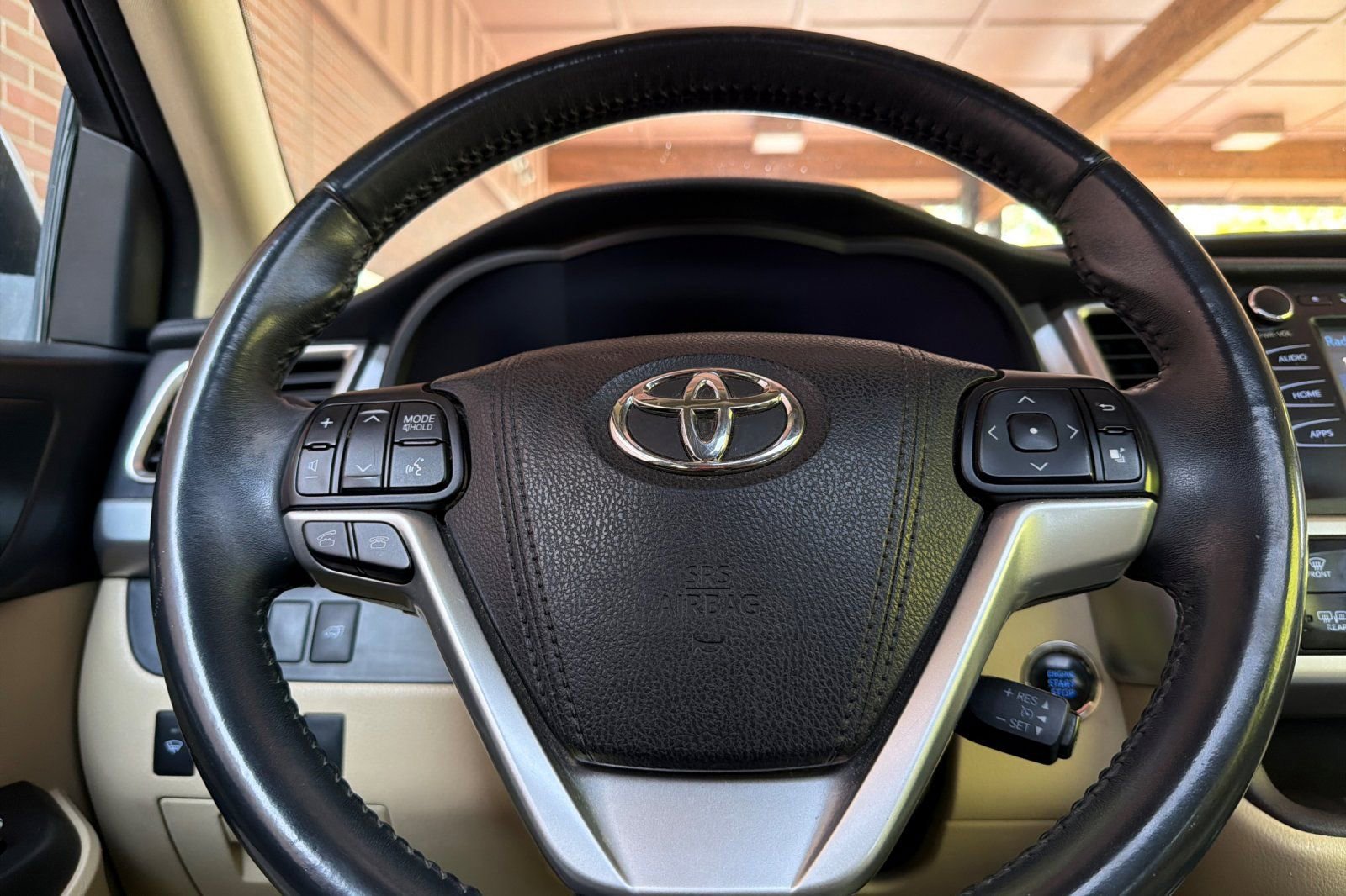 Used 2016 Toyota Highlander XLE AWD/4WD image 25