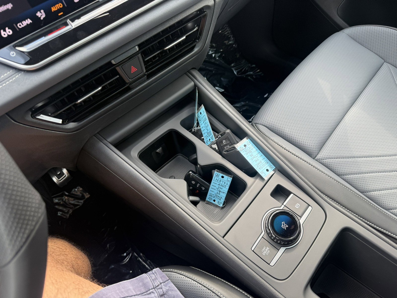 New 2025 Volkswagen Tiguan SE R-Line image 18