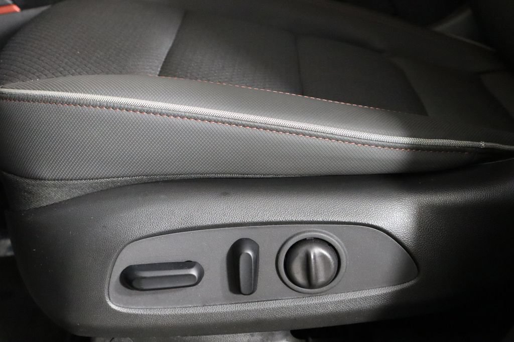 Used 2023 Chevrolet TrailBlazer RS FWD image 23
