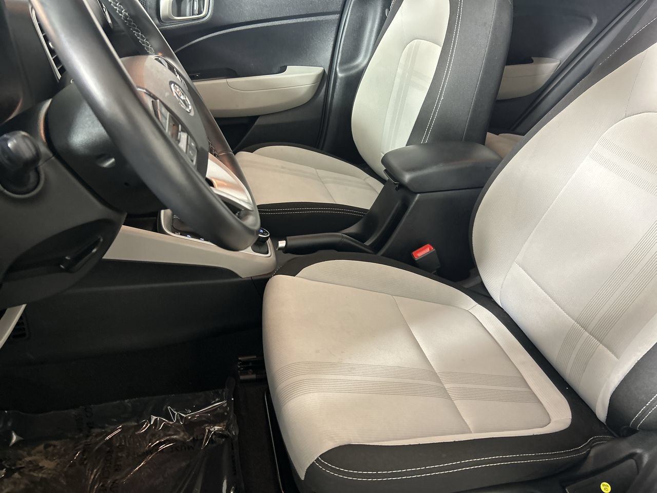 Used 2025 Hyundai Venue SEL FWD image 22