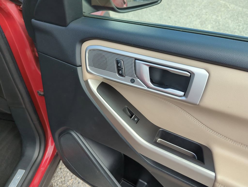 Used 2023 Ford Explorer Limited image 36