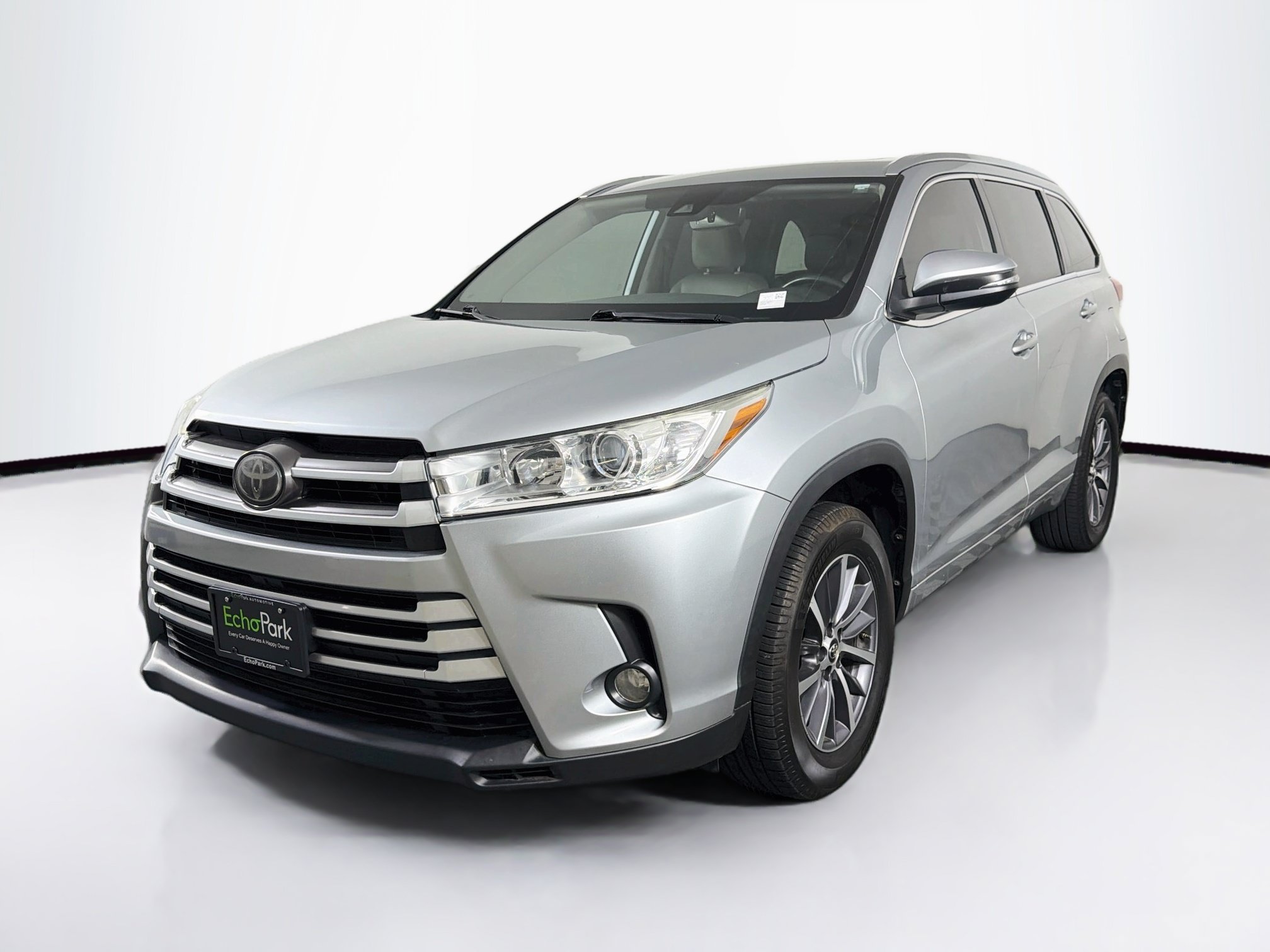 Used 2018 Toyota Highlander XLE FWD image 3