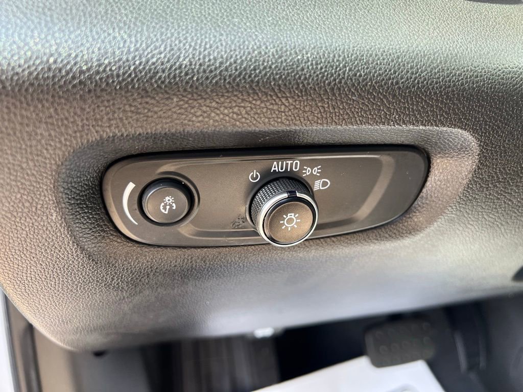 Used 2023 Chevrolet Traverse Premier AWD/4WD image 32