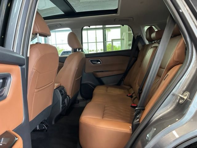 Used 2024 Nissan Rogue Platinum w/ Platinum Premium Package FWD image 18