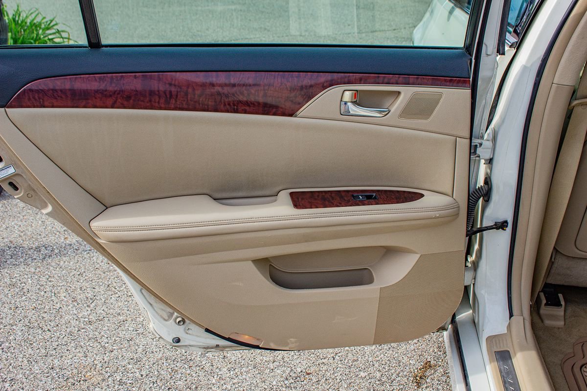 Used 2011 Toyota Avalon Limited FWD image 15