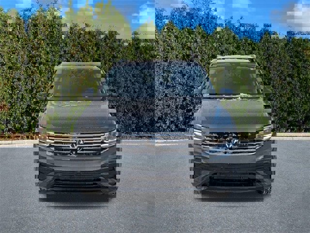 Used 2024 Volkswagen Tiguan SE image 3