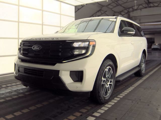 Used 2025 Ford Expedition Active AWD/4WD image 3