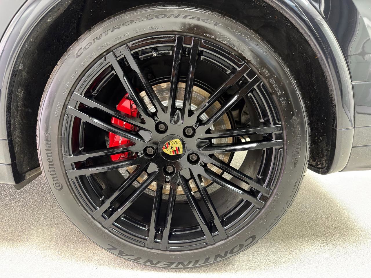 Used 2017 Porsche Cayenne GTS AWD/4WD image 40