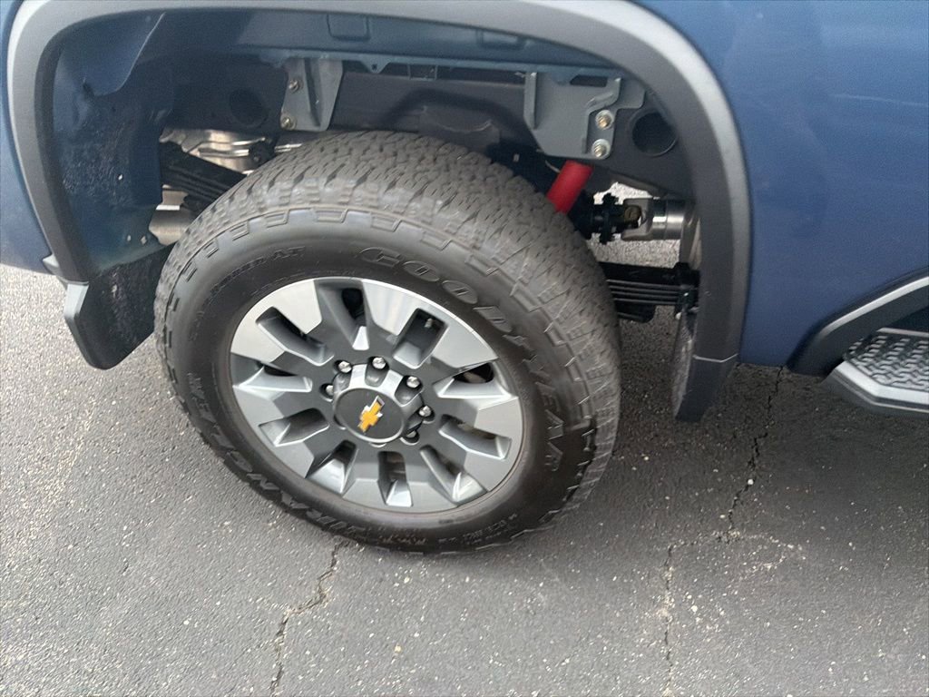 Used 2025 Chevrolet Silverado 2500 Custom w/ Custom Value Package image 5