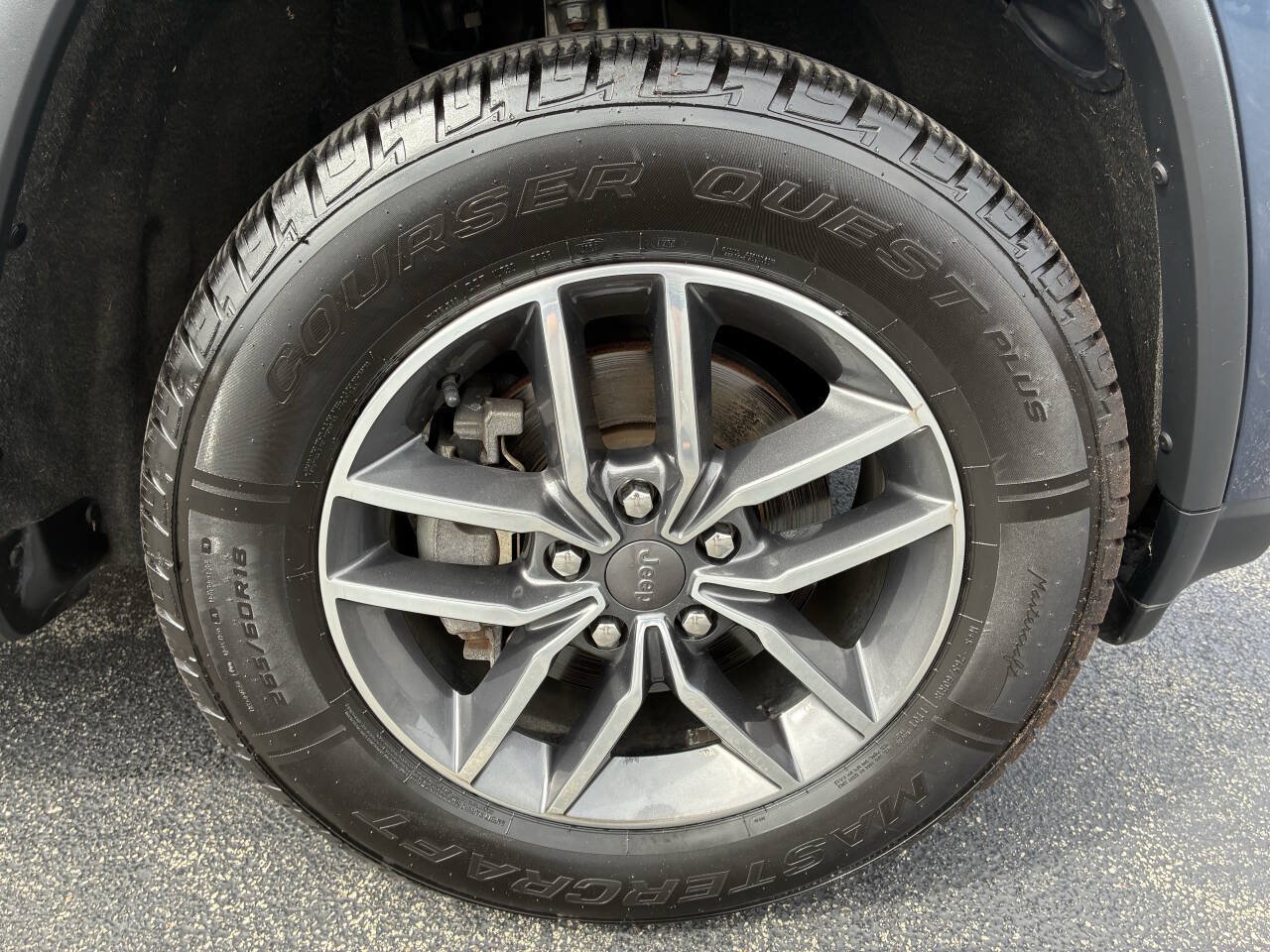 Used 2019 Jeep Grand Cherokee Limited AWD/4WD image 28