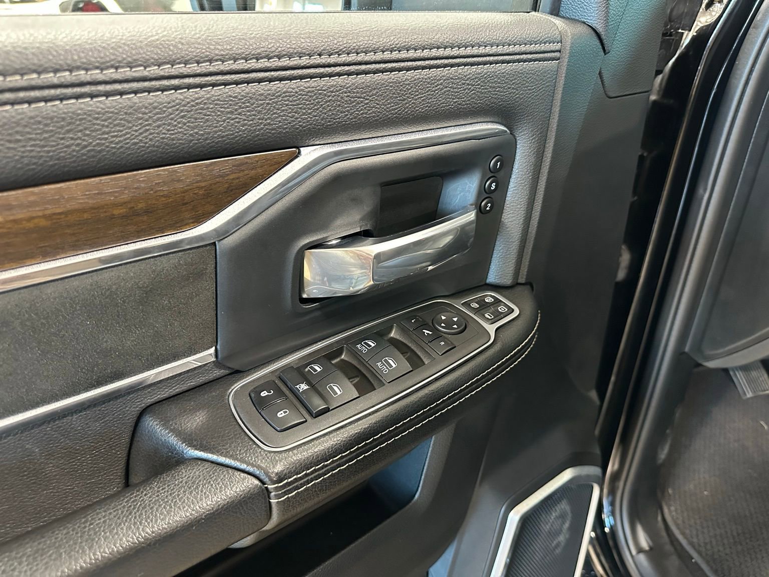 Used 2024 RAM 3500 Laramie image 12