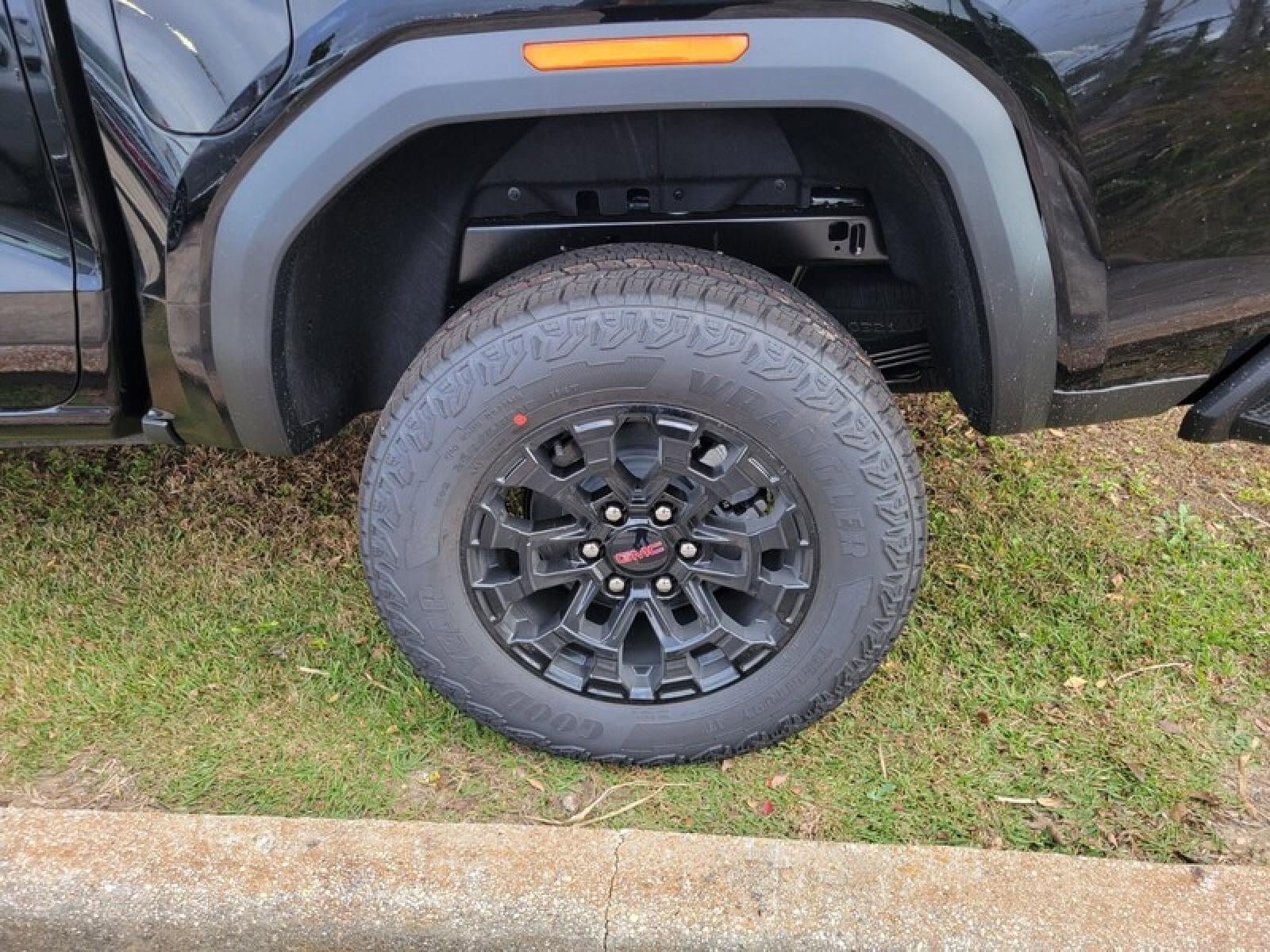 New 2026 GMC Canyon Elevation w/ Convenience Package RWD image 8