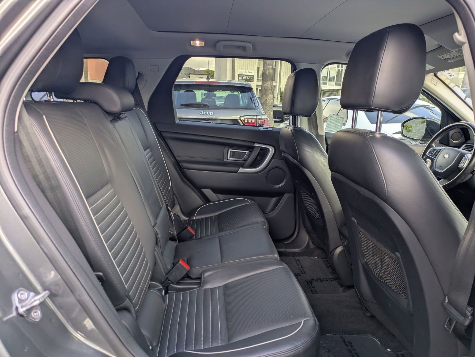 Used 2018 Land Rover Discovery Sport HSE image 29