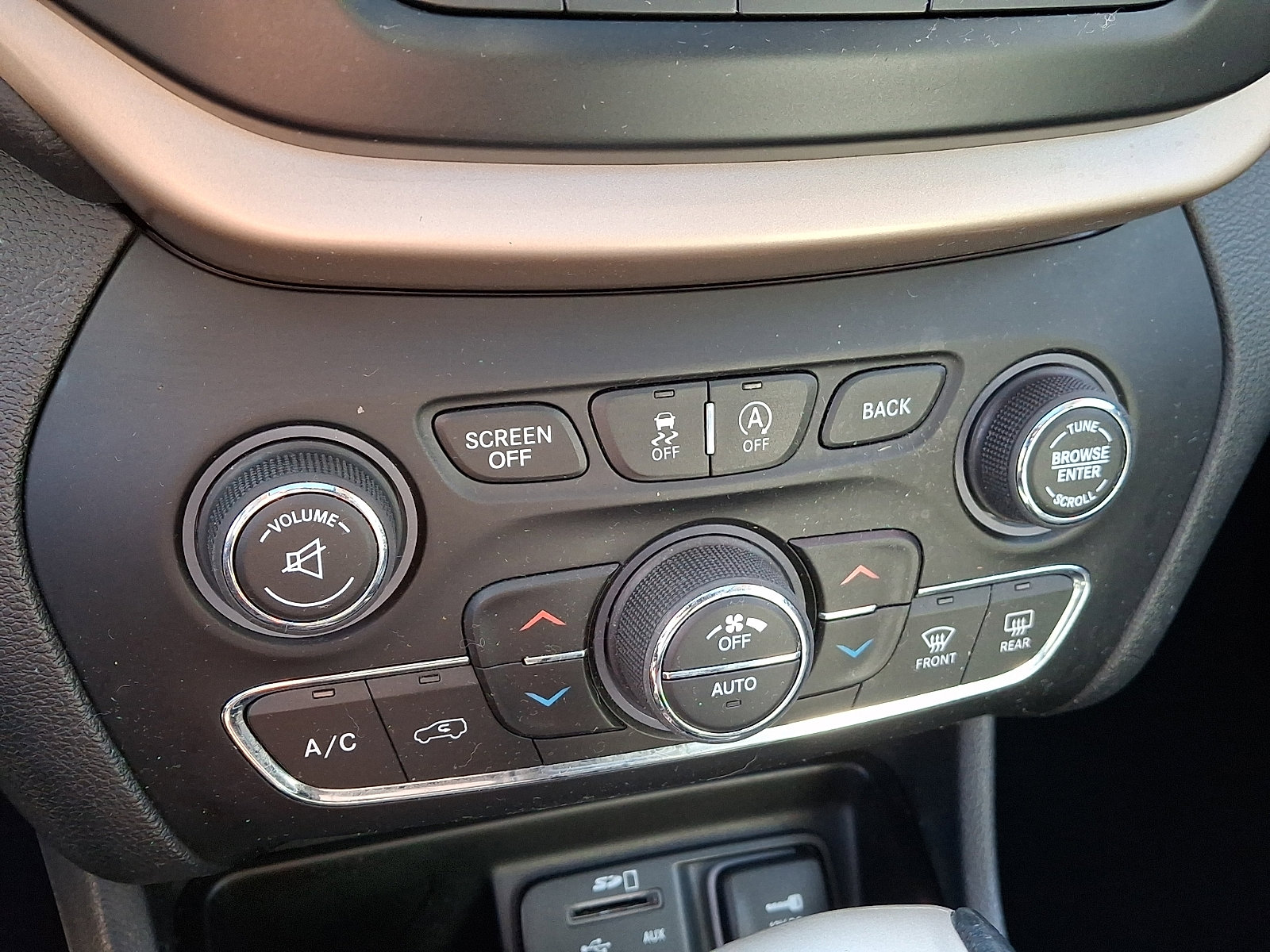 Certified 2016 Jeep Cherokee Limited w/ Luxury Group image 17