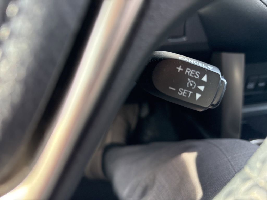 Used 2015 Toyota RAV4 Limited image 12