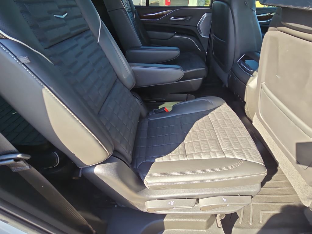 Used 2022 Cadillac Escalade Premium Luxury Platinum AWD/4WD image 11