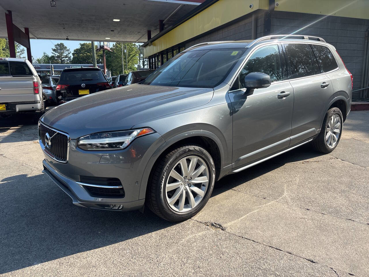 Used 2016 Volvo XC90 T6 Momentum w/ Momentum Plus Package AWD/4WD image 2
