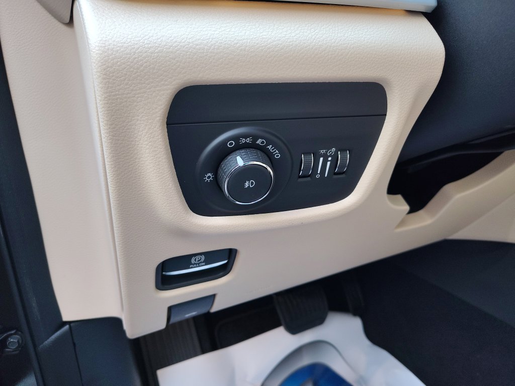 New 2025 Jeep Grand Cherokee Limited RWD image 15