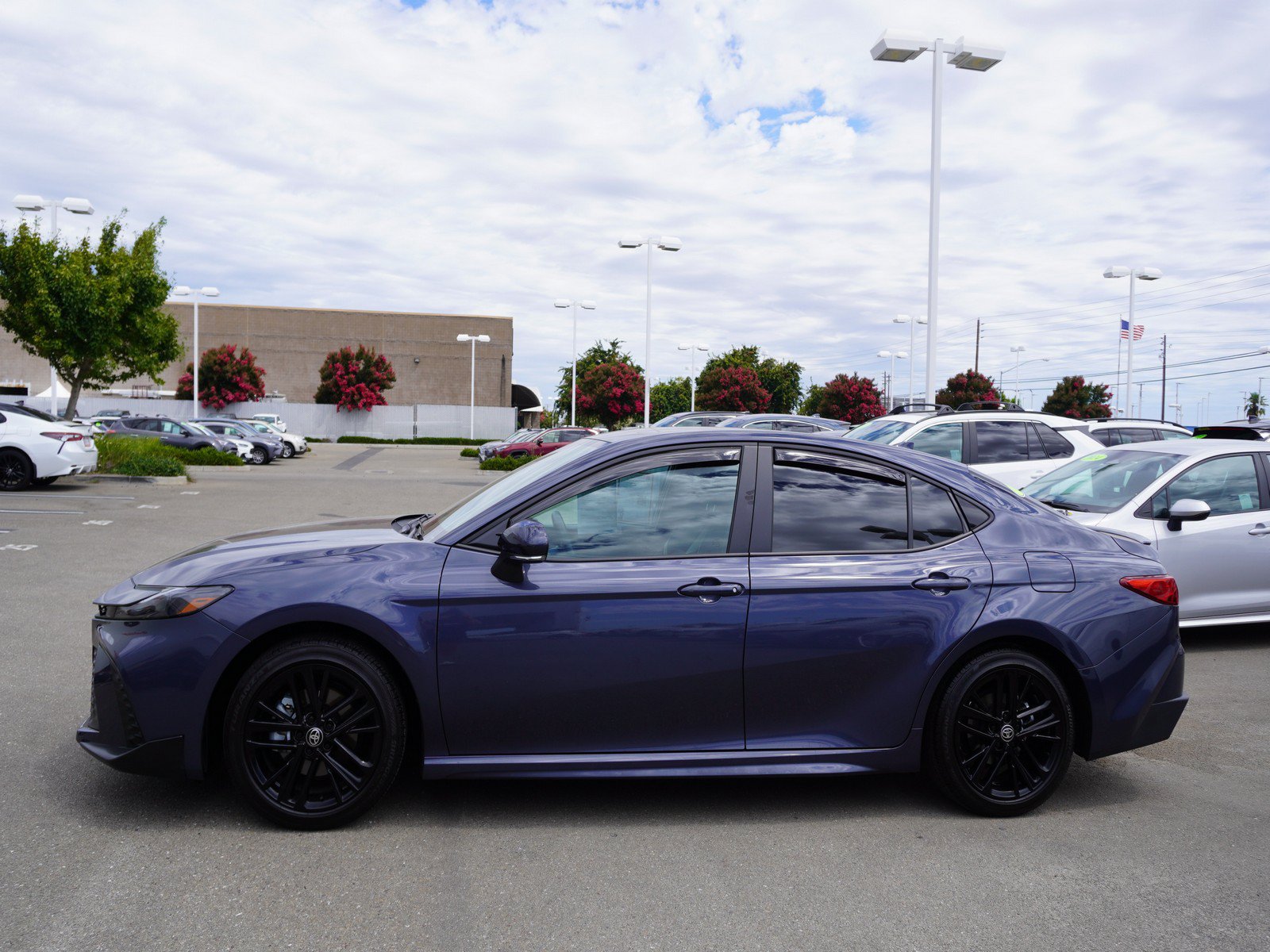 Used 2026 Toyota Camry SE w/ Convenience Package FWD image 6