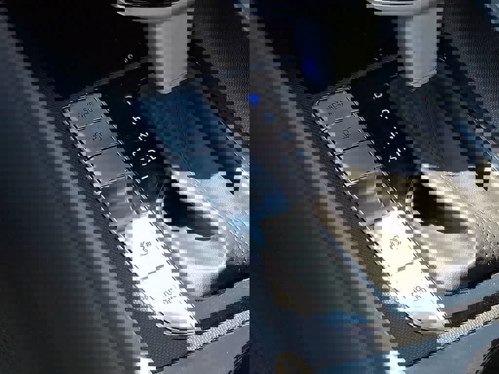 Used 2025 Hyundai Elantra SEL FWD image 24