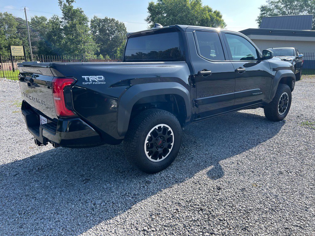 Used 2024 Toyota Tacoma TRD Off-Road image 5
