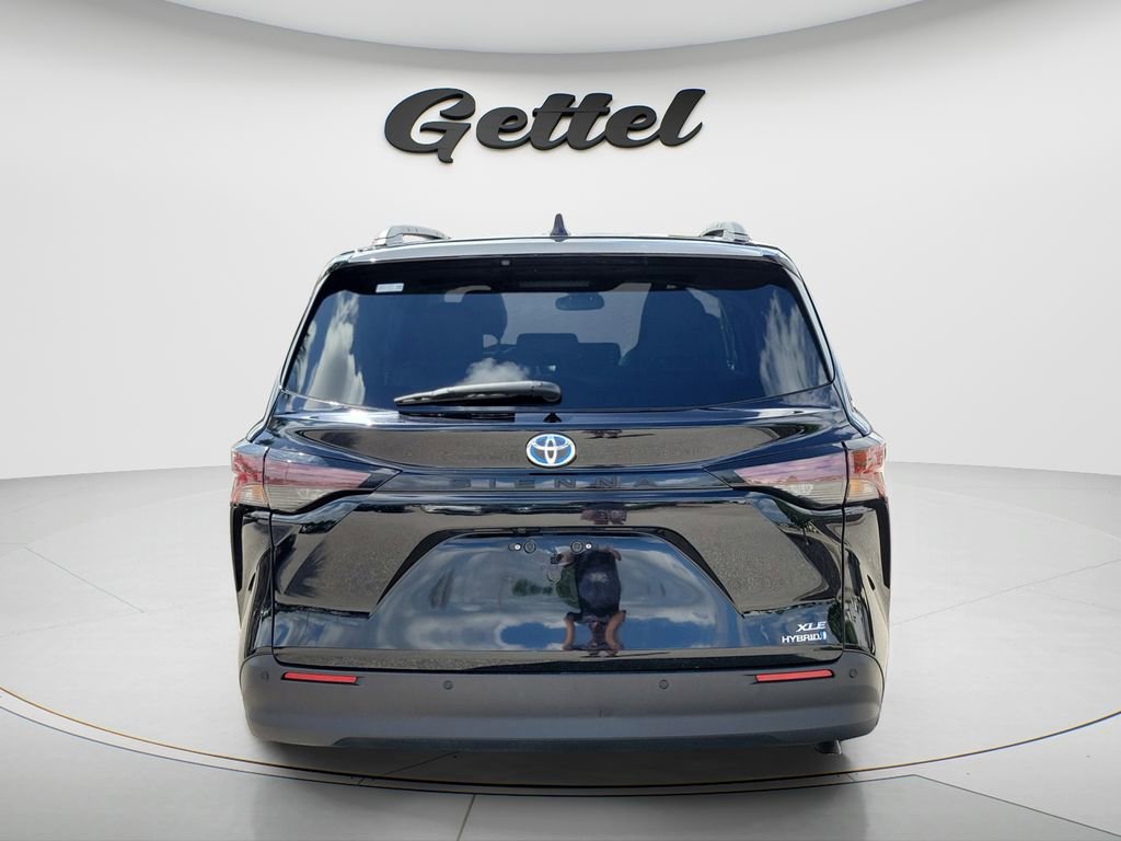 Certified 2024 Toyota Sienna XLE FWD image 6