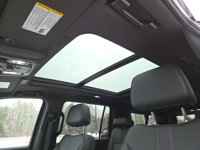 Used 2025 Chevrolet Suburban RST image 7