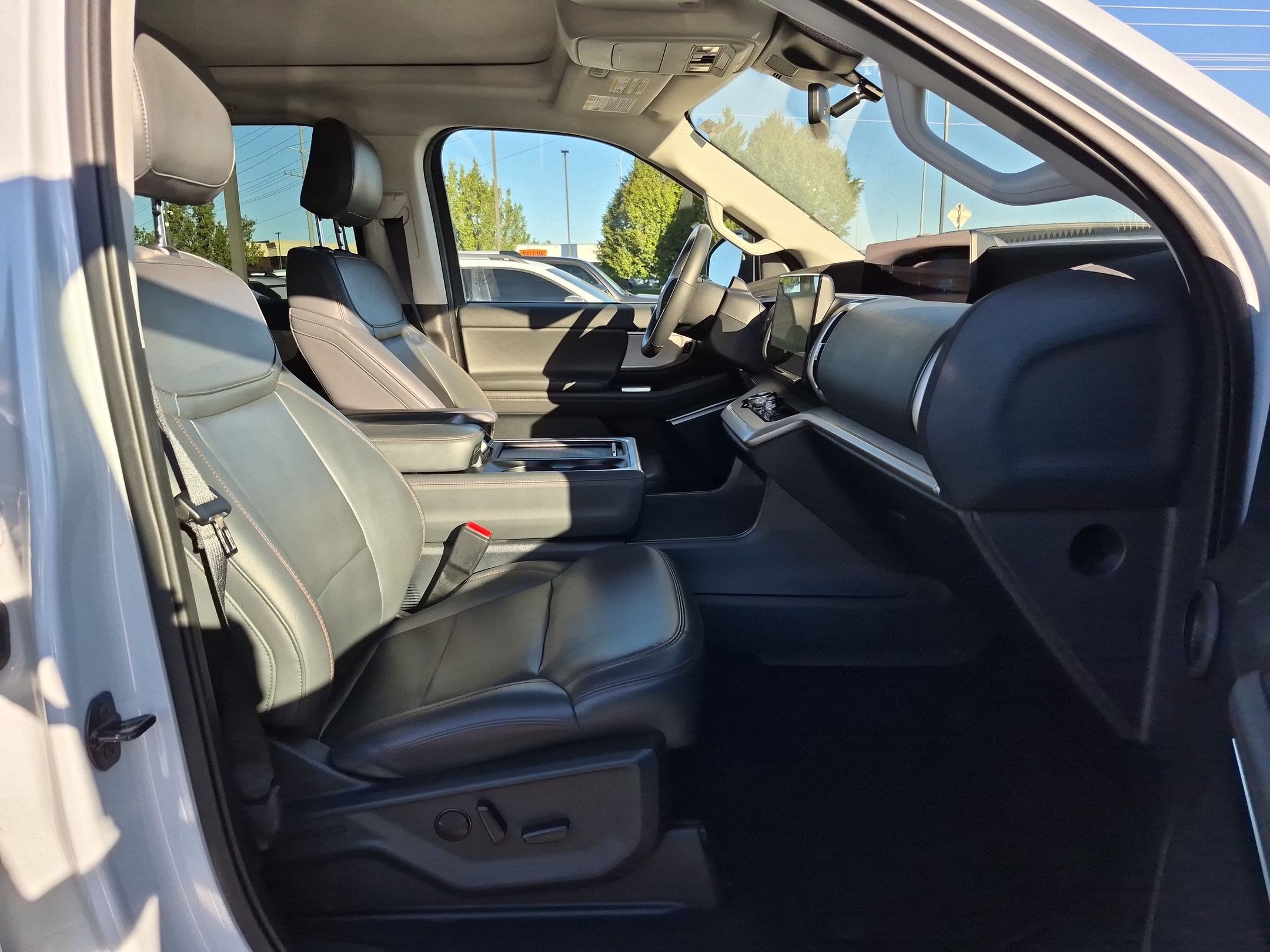 Used 2025 Ford Expedition Max Active AWD/4WD image 35