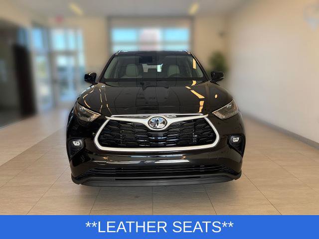 Used 2022 Toyota Highlander XLE AWD/4WD image 7