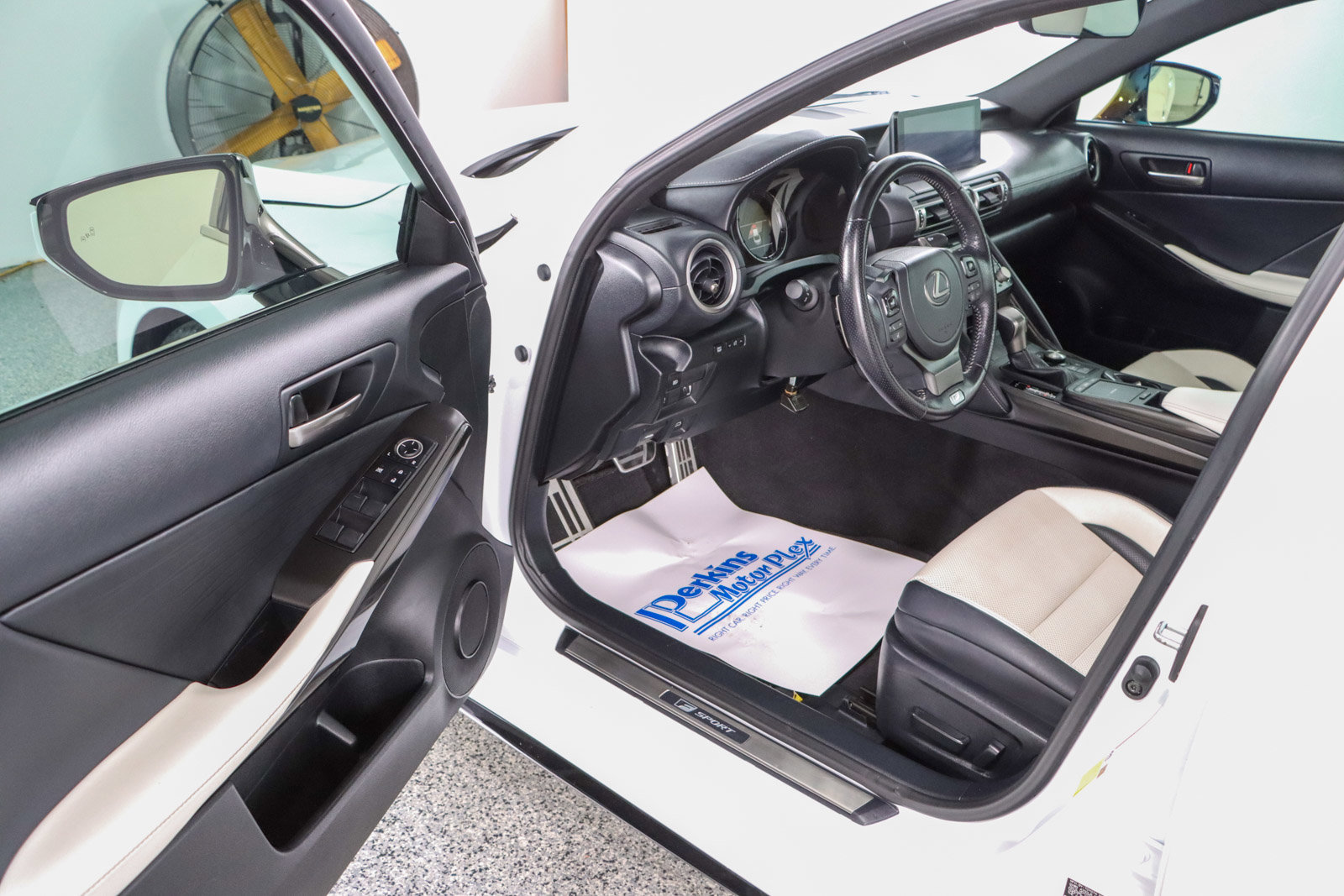 Used 2022 Lexus IS 350 F Sport RWD image 3