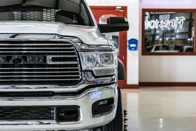 Used 2022 RAM 5500 Tradesman w/ Chrome Appearance Group AWD/4WD image 39