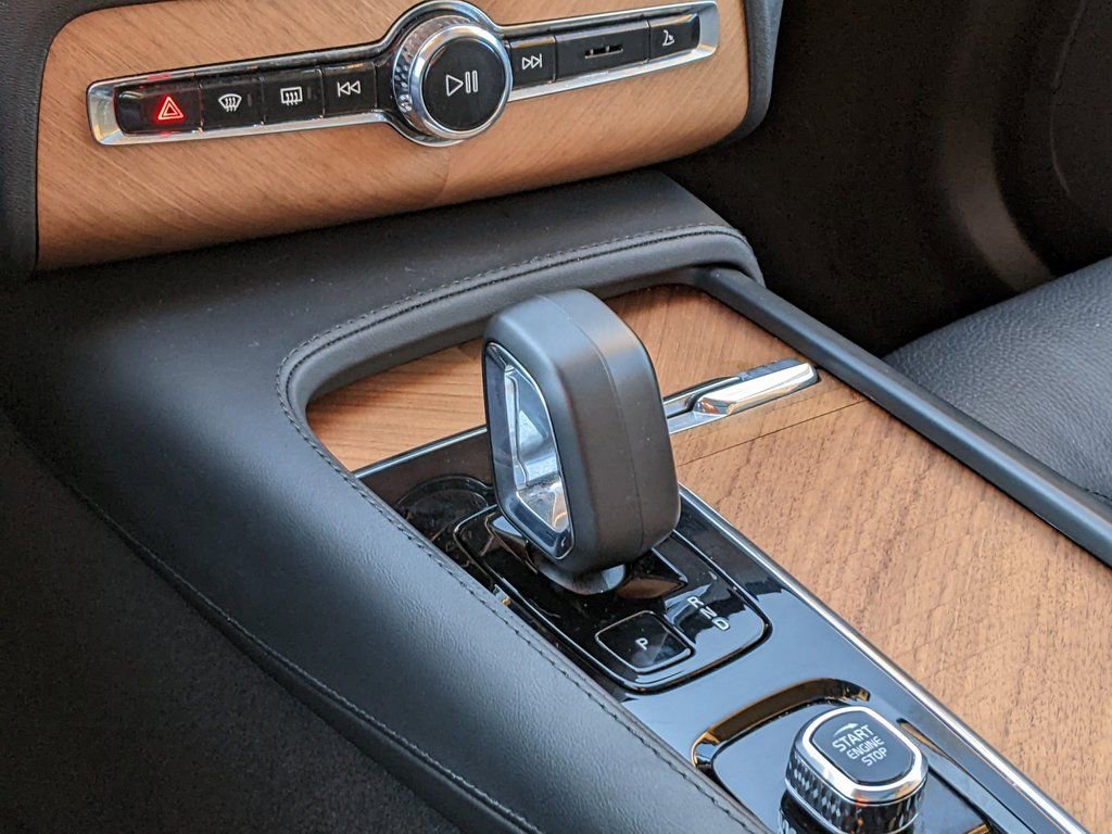 Certified 2025 Volvo XC90 T8 Plus w/ Protection Package Premier image 19