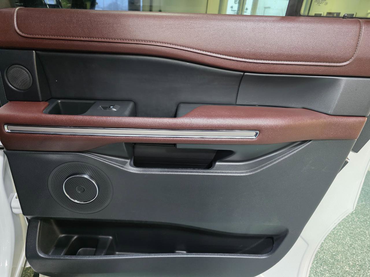 Used 2024 Ford Expedition Max Limited image 24