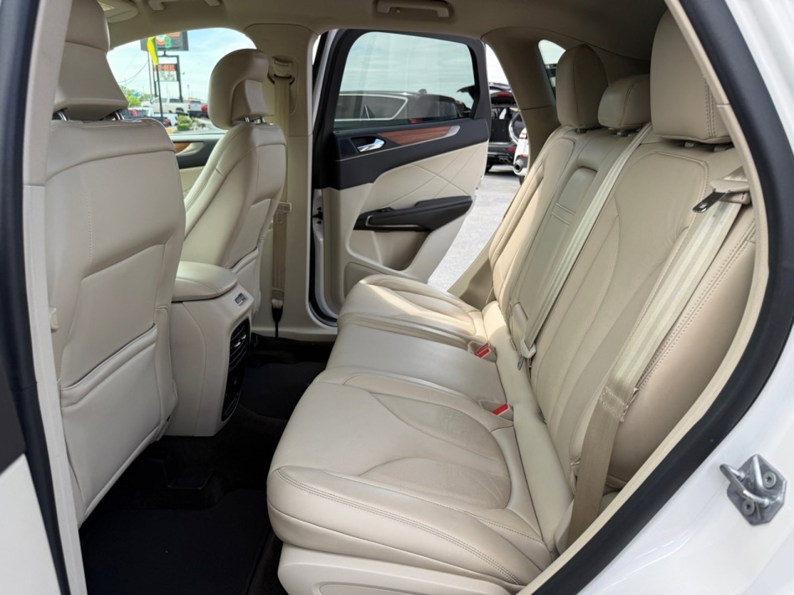 Used 2019 Lincoln MKC Select w/ MKC Climate Package FWD image 27