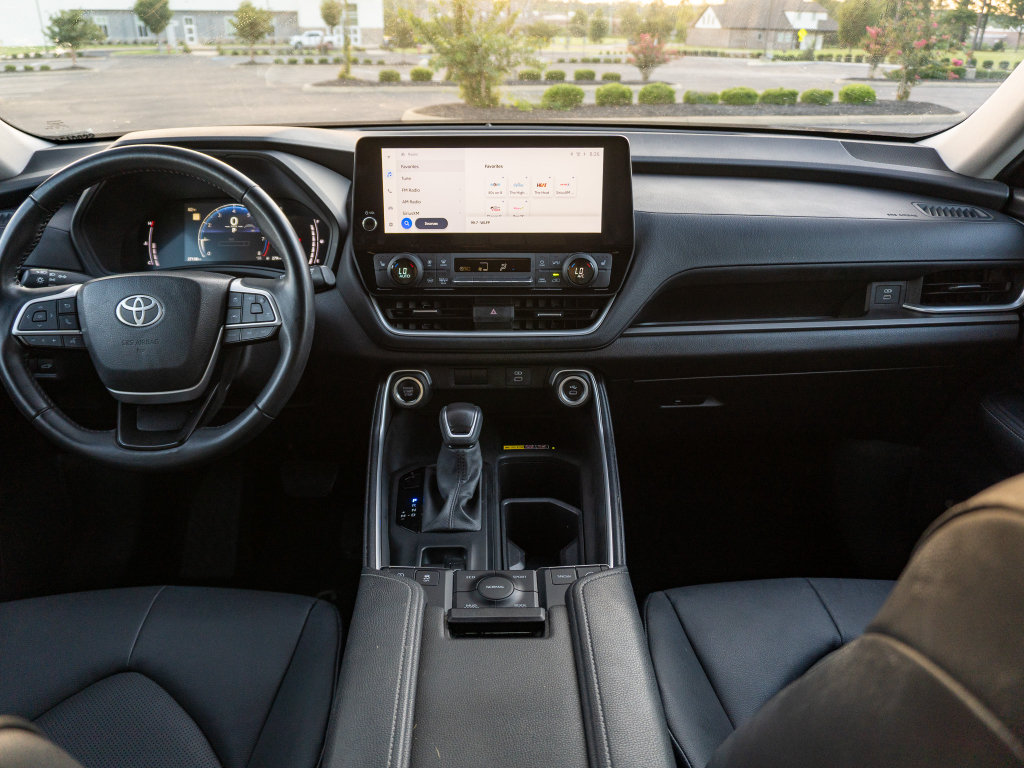 Used 2025 Toyota Grand Highlander AWD image 20
