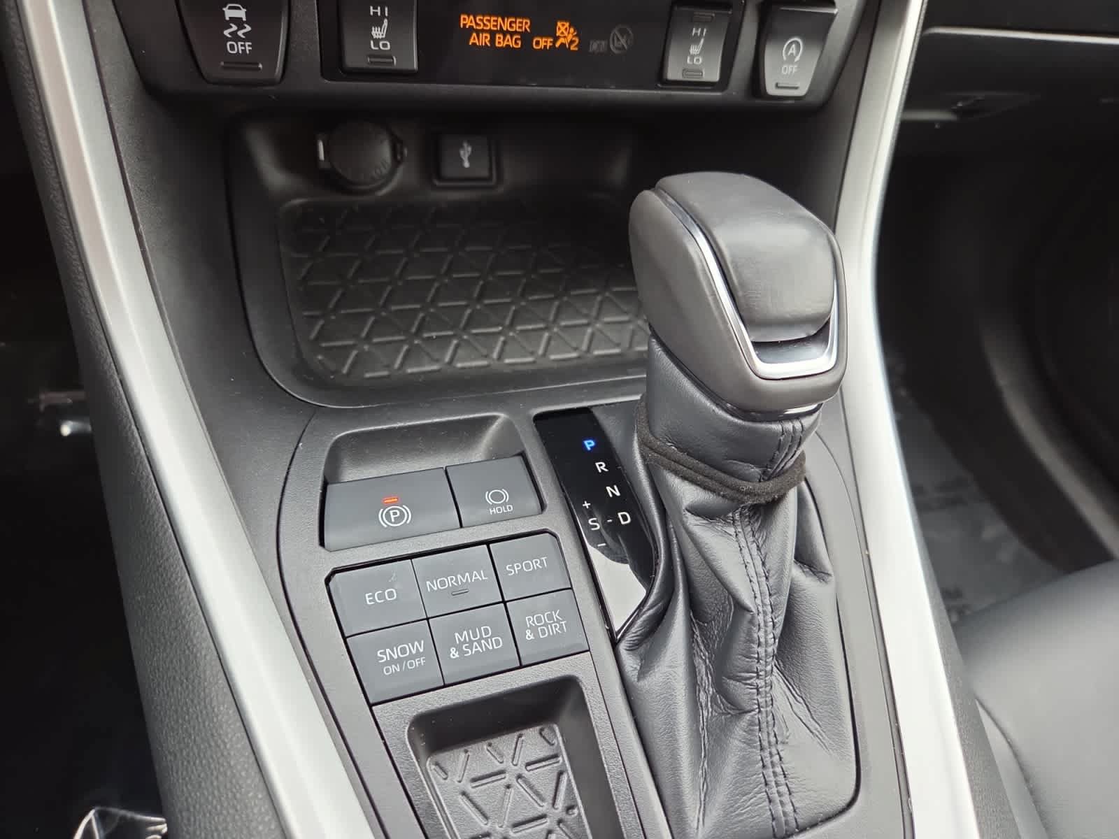 Used 2022 Toyota RAV4 XLE Premium AWD/4WD image 32