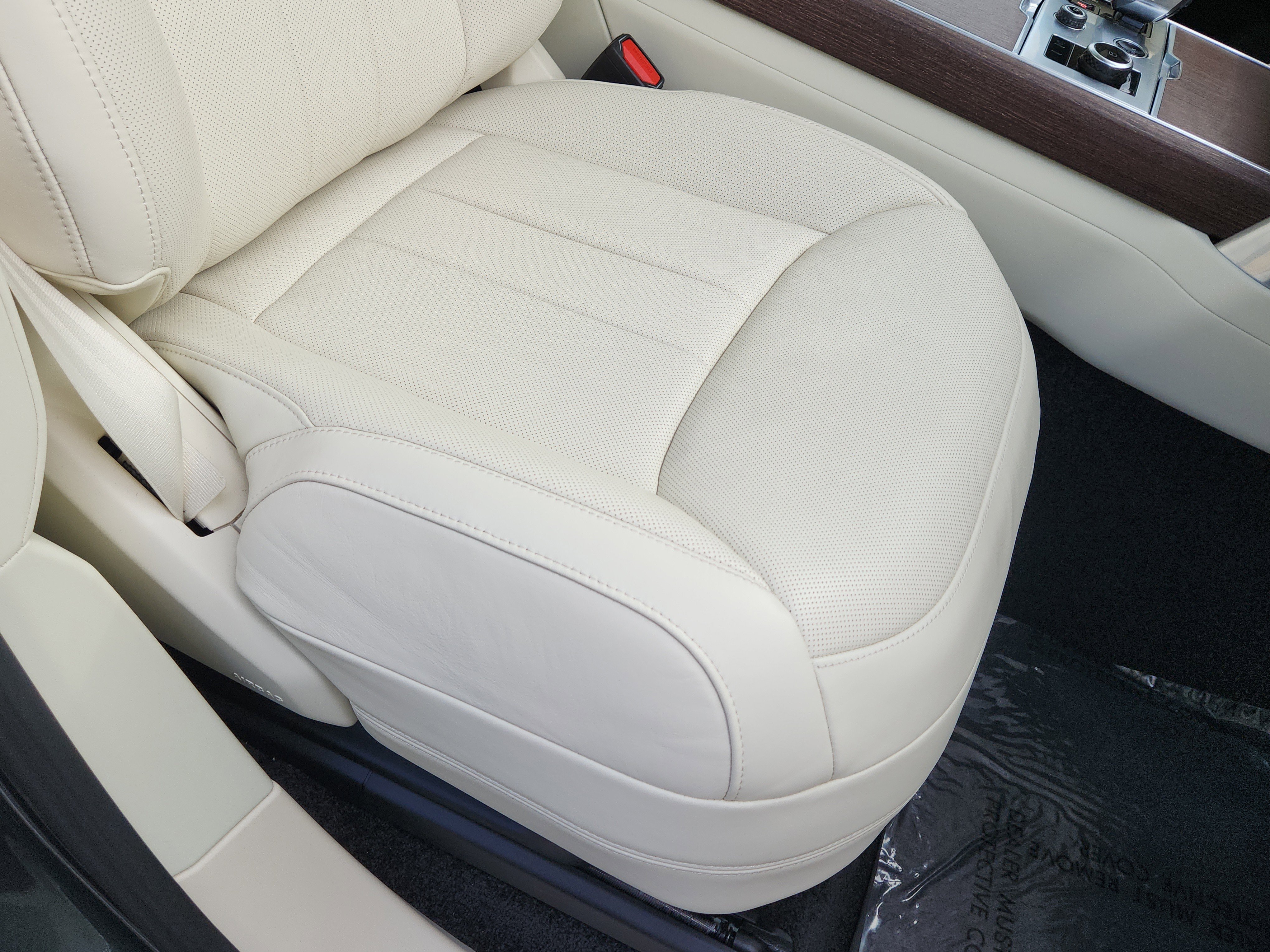 Certified 2023 Land Rover Range Rover SE image 17