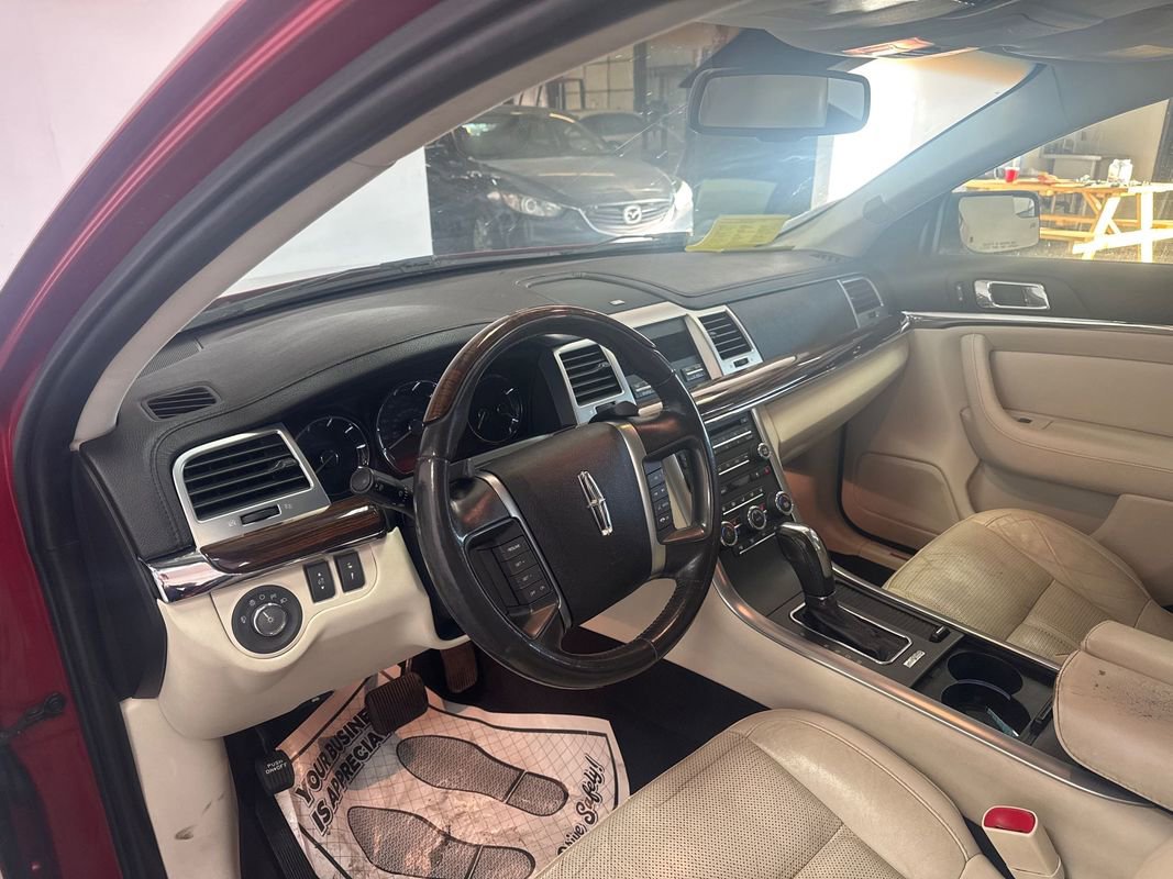 Used 2011 Lincoln MKS FWD image 7