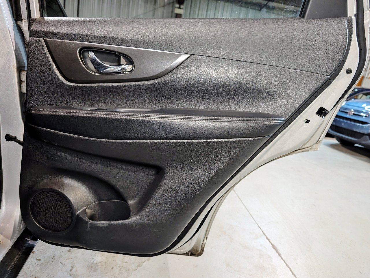 Used 2015 Nissan Rogue SV w/ SV Premium Package image 27