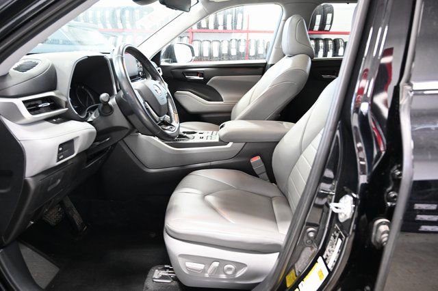 Used 2021 Toyota Highlander XLE image 10