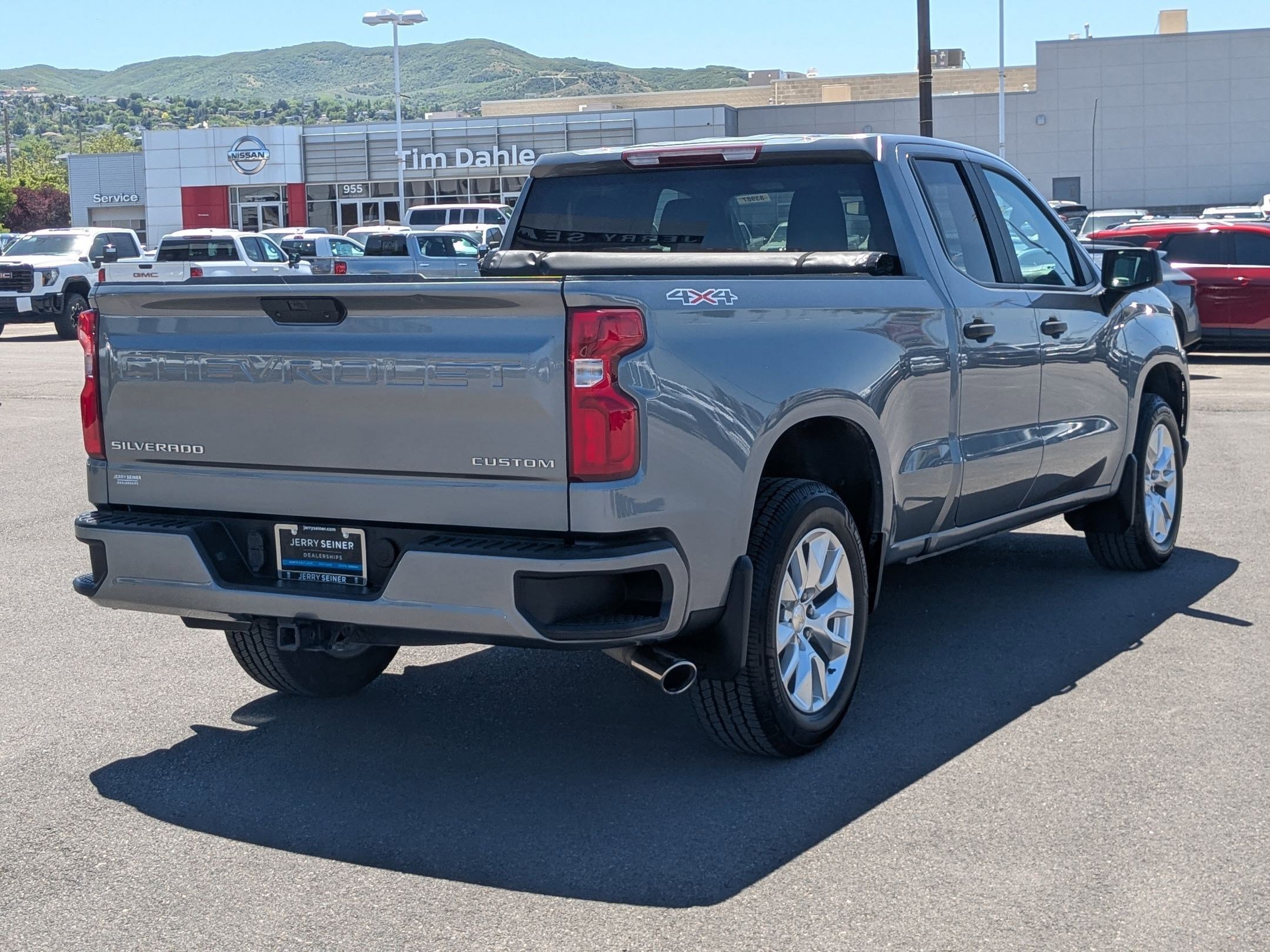Used 2020 Chevrolet Silverado 1500 Custom w/ Custom Value Package AWD/4WD image 5