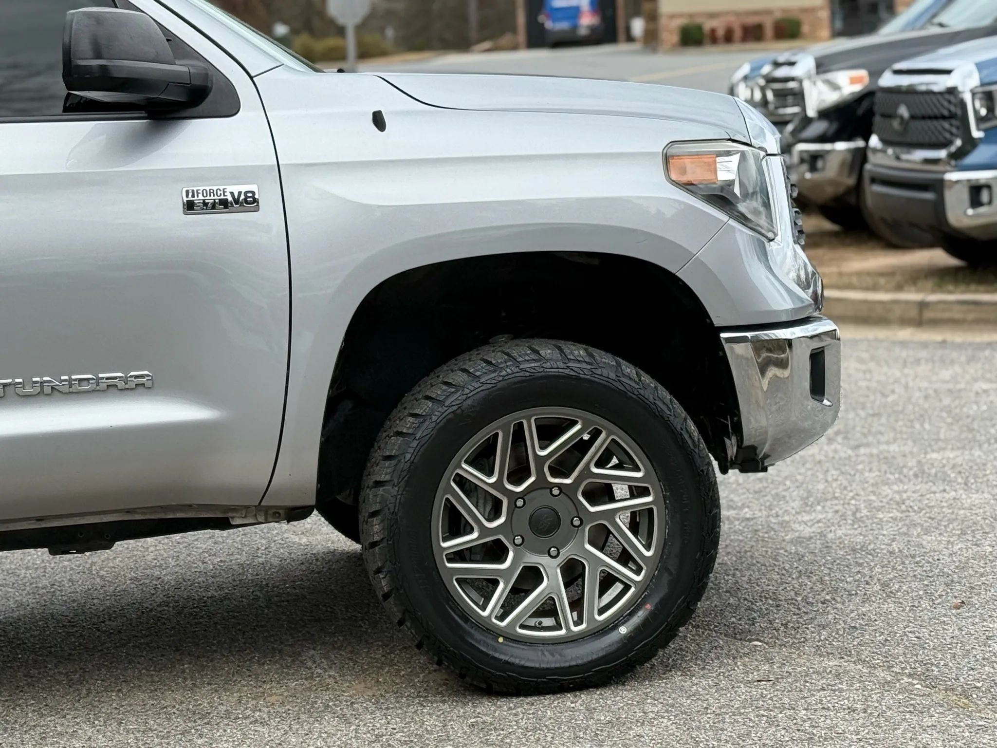 Used 2018 Toyota Tundra SR5 w/ SR5 Upgrade Package image 7