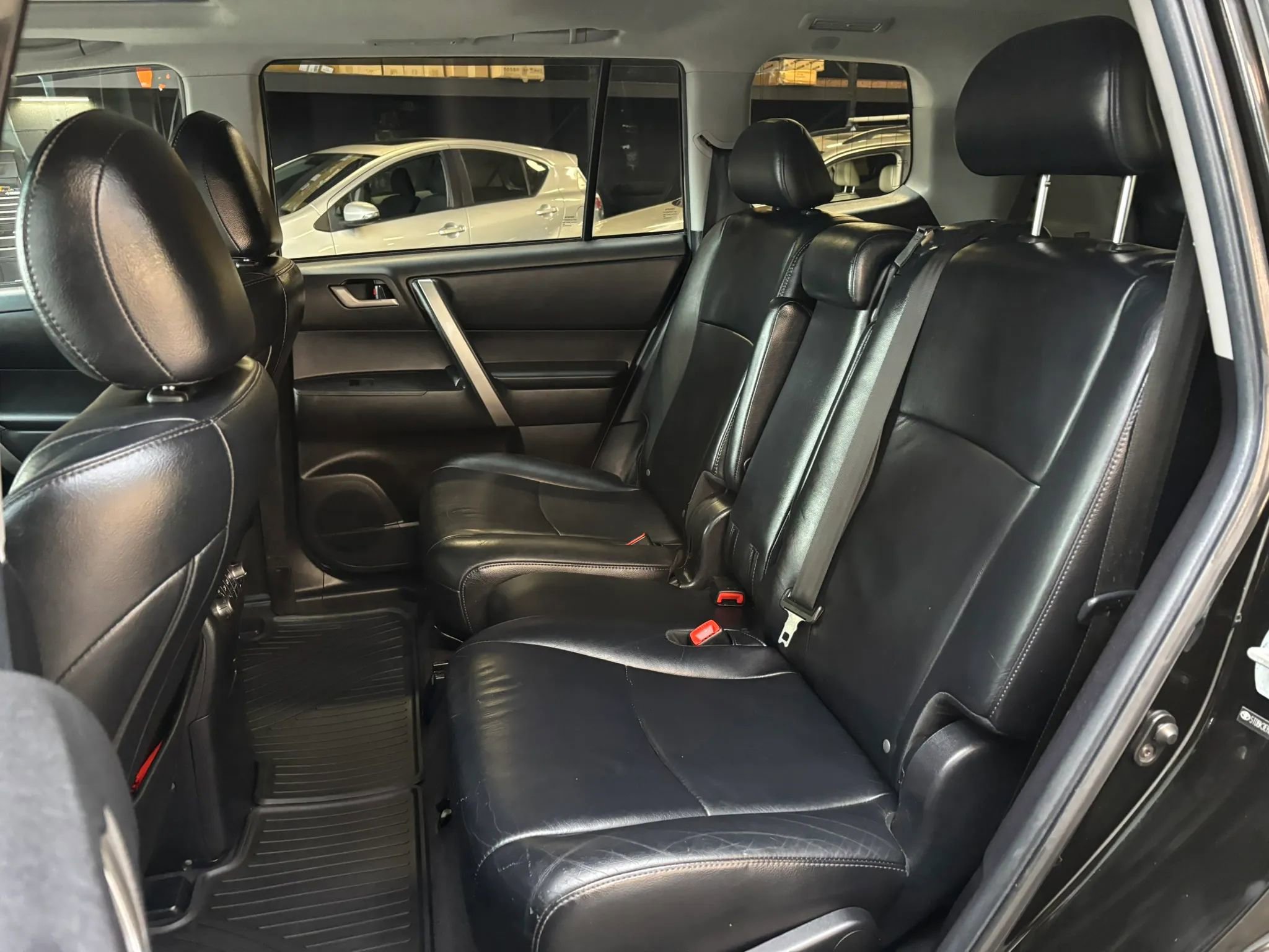 Used 2012 Toyota Highlander SE w/ Tow Pkg AWD/4WD image 10