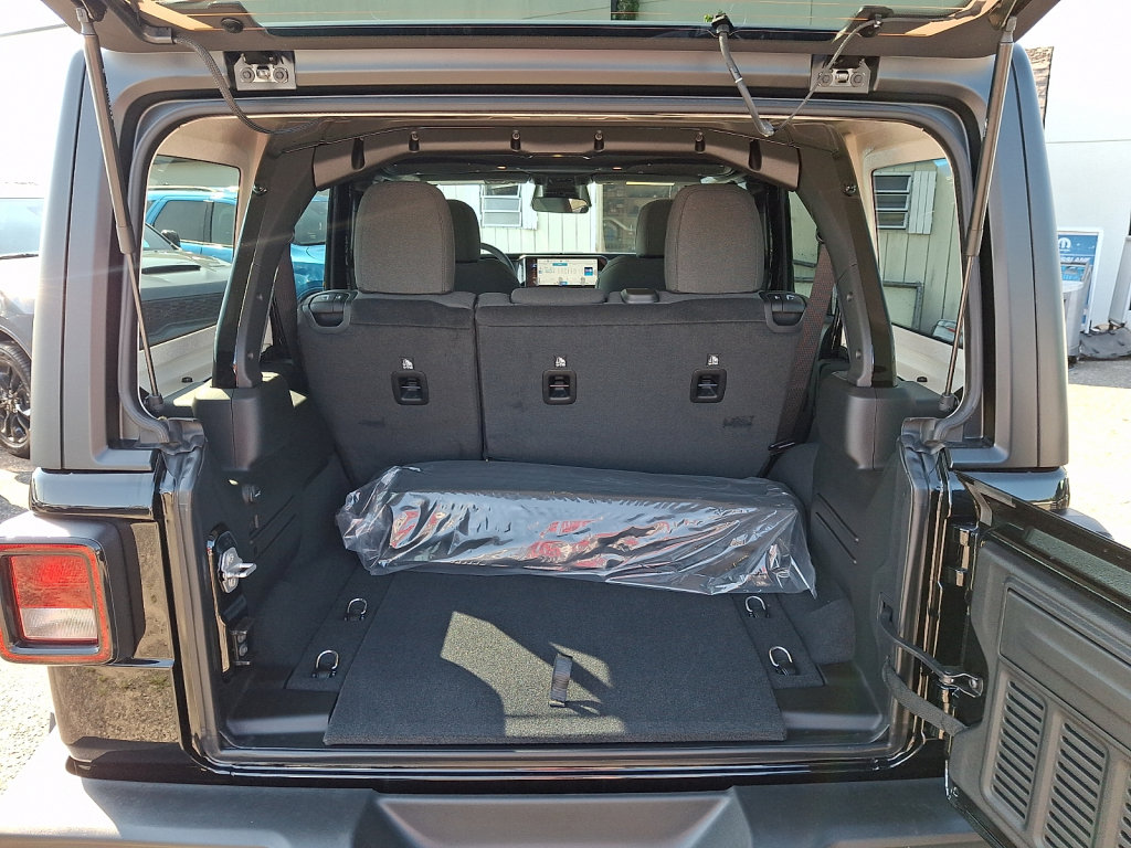 New 2026 Jeep Wrangler Unlimited Sport AWD/4WD image 19