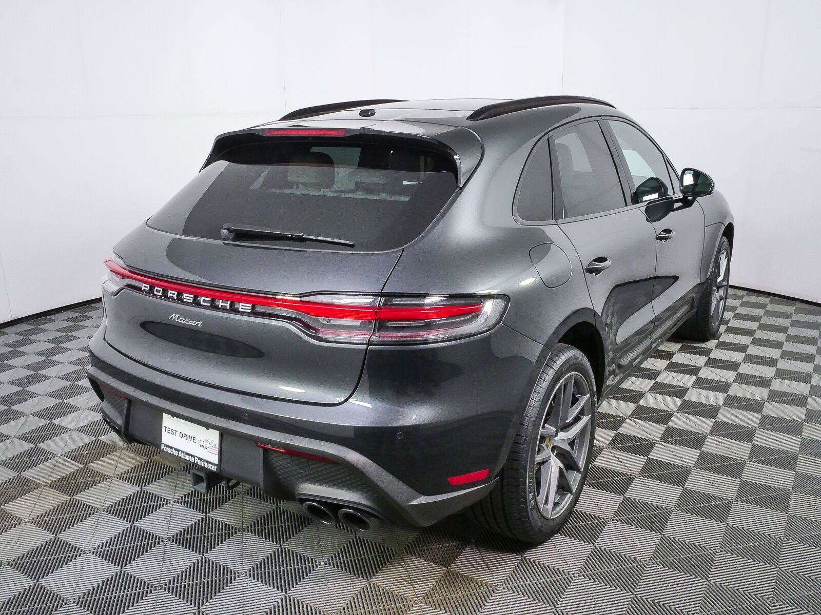 Certified 2024 Porsche Macan AWD/4WD image 26