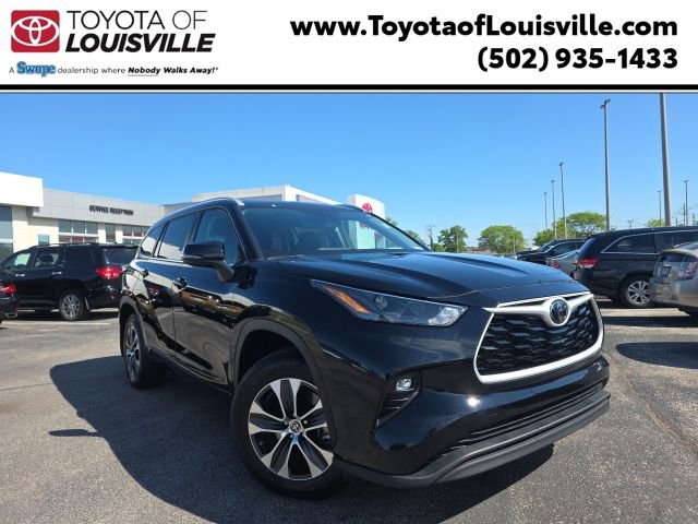 Used 2024 Toyota Highlander XLE AWD/4WD image 1