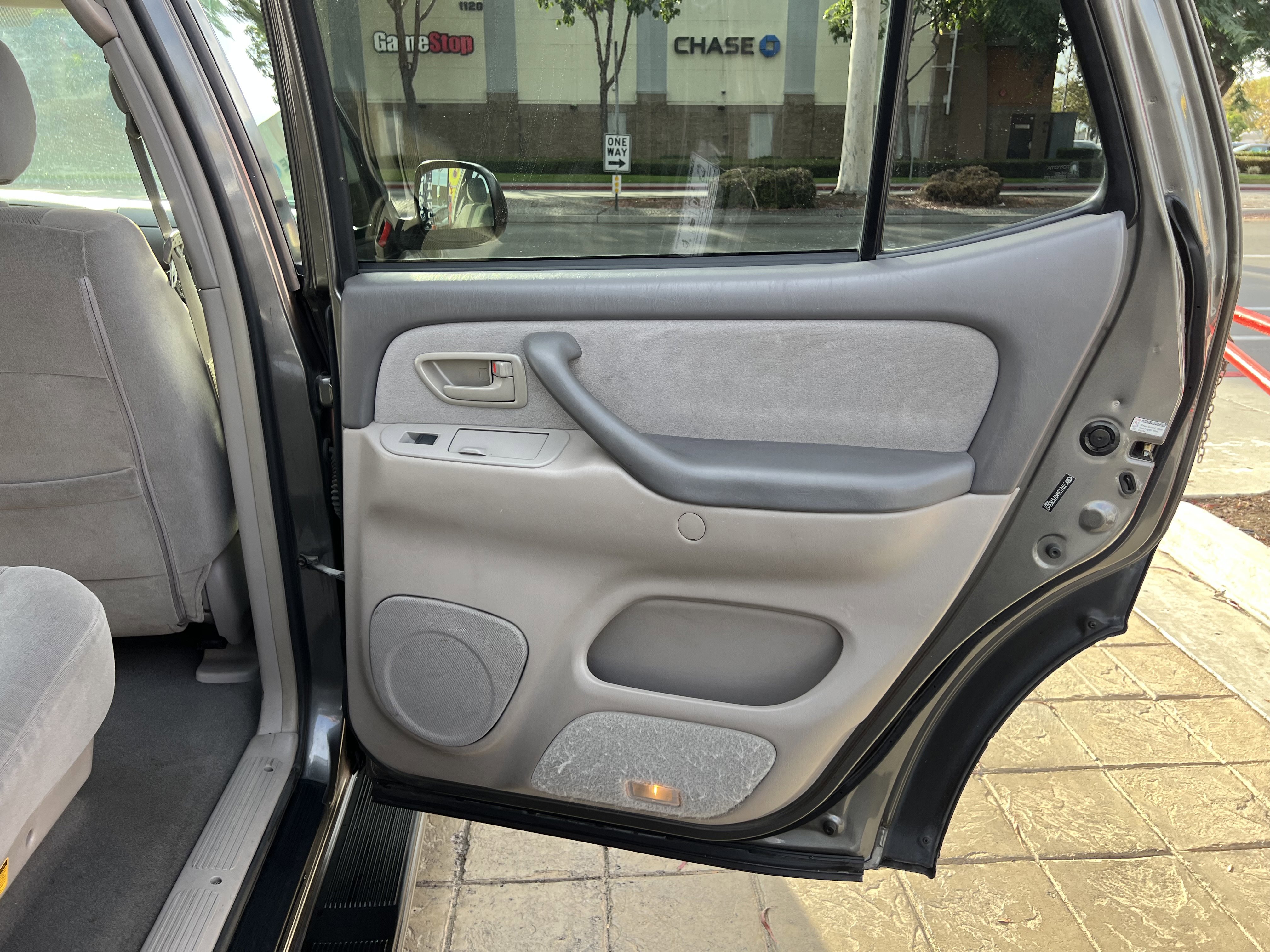 Used 2007 Toyota Sequoia SR5 image 33