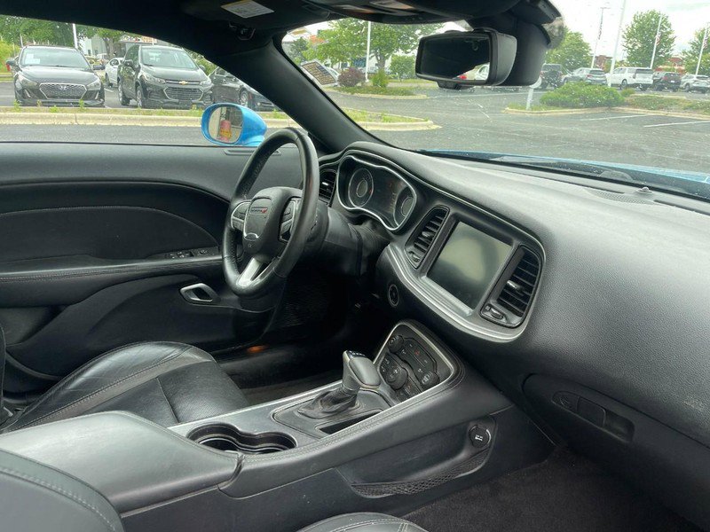 Used 2016 Dodge Challenger SXT Plus RWD image 2