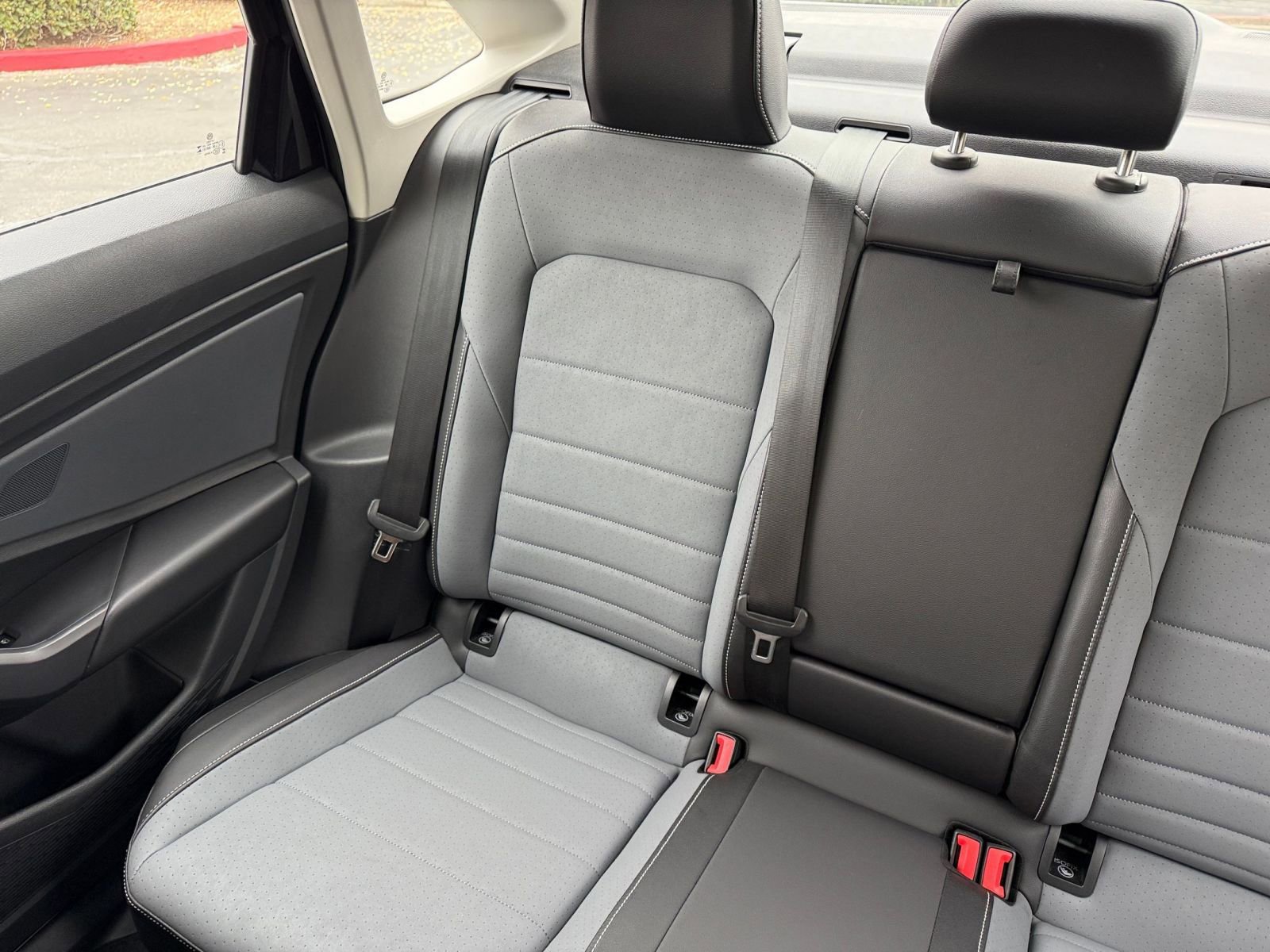 Used 2025 Volkswagen Jetta SE image 38