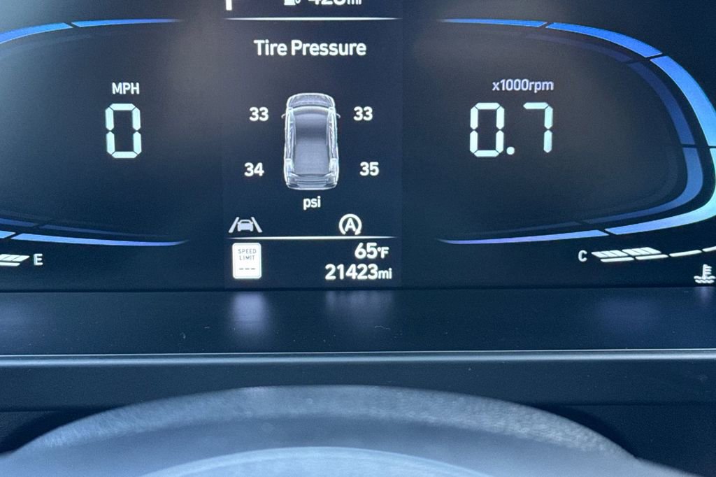 Used 2024 Hyundai Elantra SE image 28